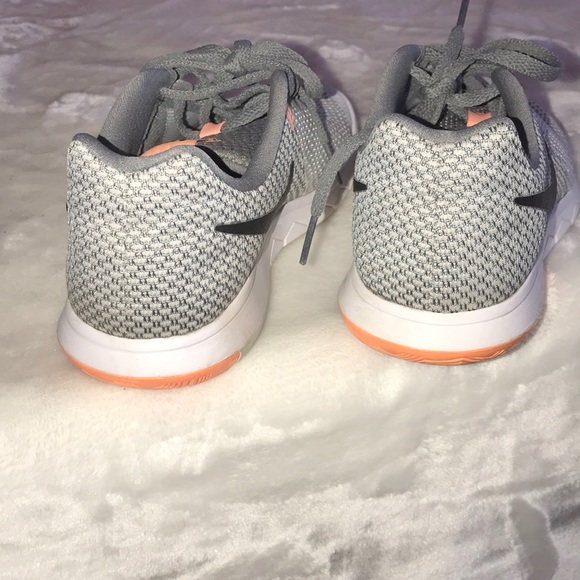 Nike women’s sneakers. - Picture 6 of 8